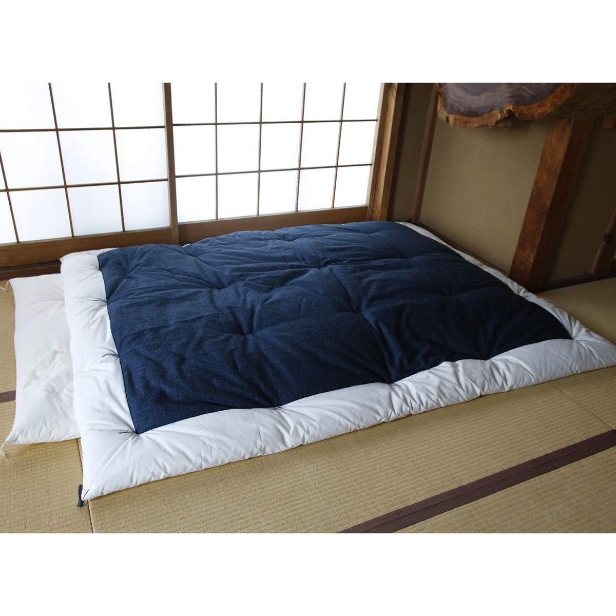 Colcha Japonesa de Futon, Artesanal (Tecido: Algodão Nagomi Azul-Marinho, Recheio: Algodão Orgânico 100%)