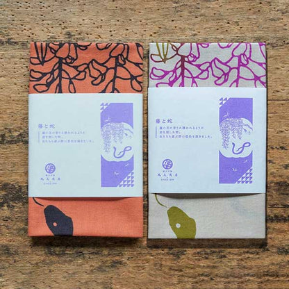 Snake Japanese wisteria (Maccha Green)